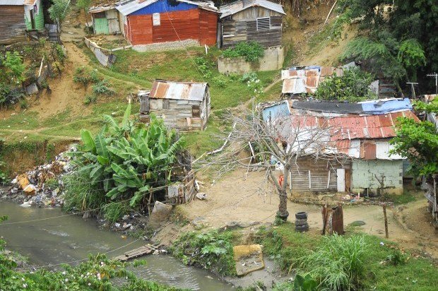 Comunidad el Hoyo de Bartola de Santiago demanda obras ante peligro de cañada